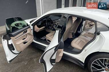 Седан Porsche Taycan 2021 в 