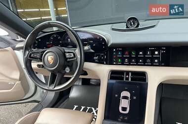 Седан Porsche Taycan 2021 в 