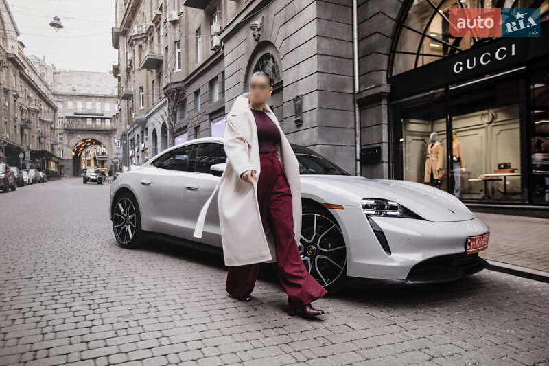 Седан Porsche Taycan 2023 в Киеве