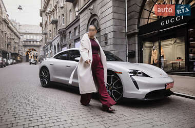 Седан Porsche Taycan 2023 в 