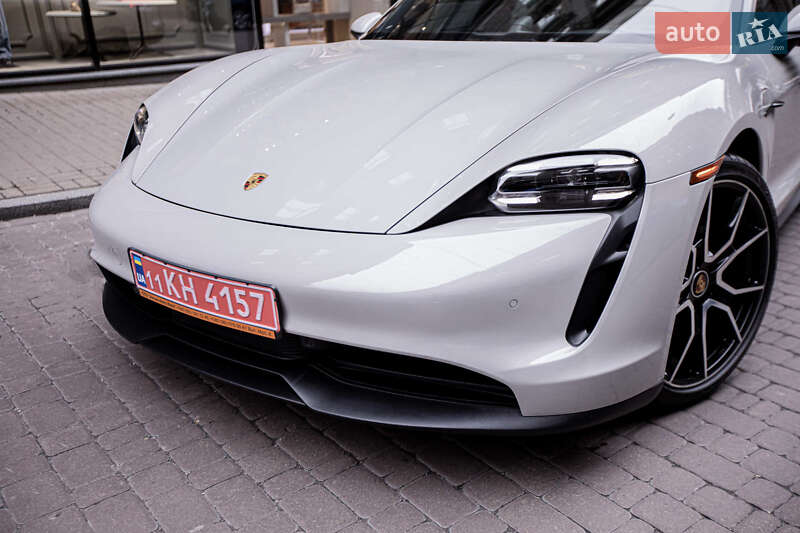 Седан Porsche Taycan 2023 в Киеве