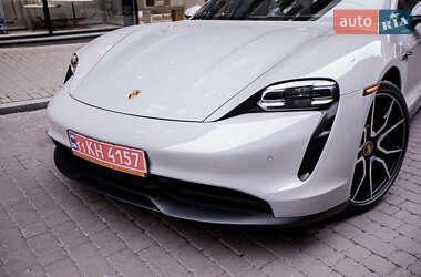 Седан Porsche Taycan 2023 в 