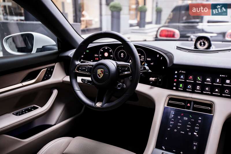Седан Porsche Taycan 2023 в Киеве