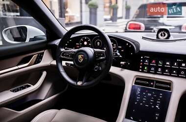 Седан Porsche Taycan 2023 в 