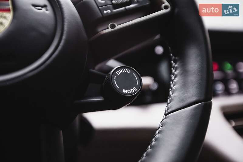 Седан Porsche Taycan 2023 в Киеве
