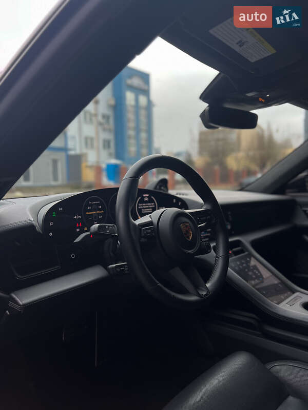 Седан Porsche Taycan 2019 в Києві
