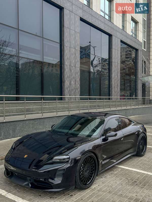 Седан Porsche Taycan 2019 в Києві