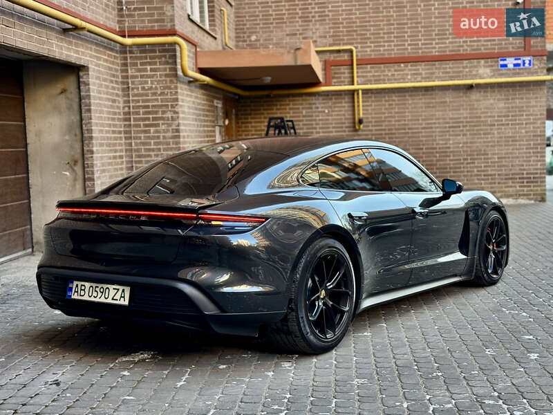 Седан Porsche Taycan 2021 в Виннице