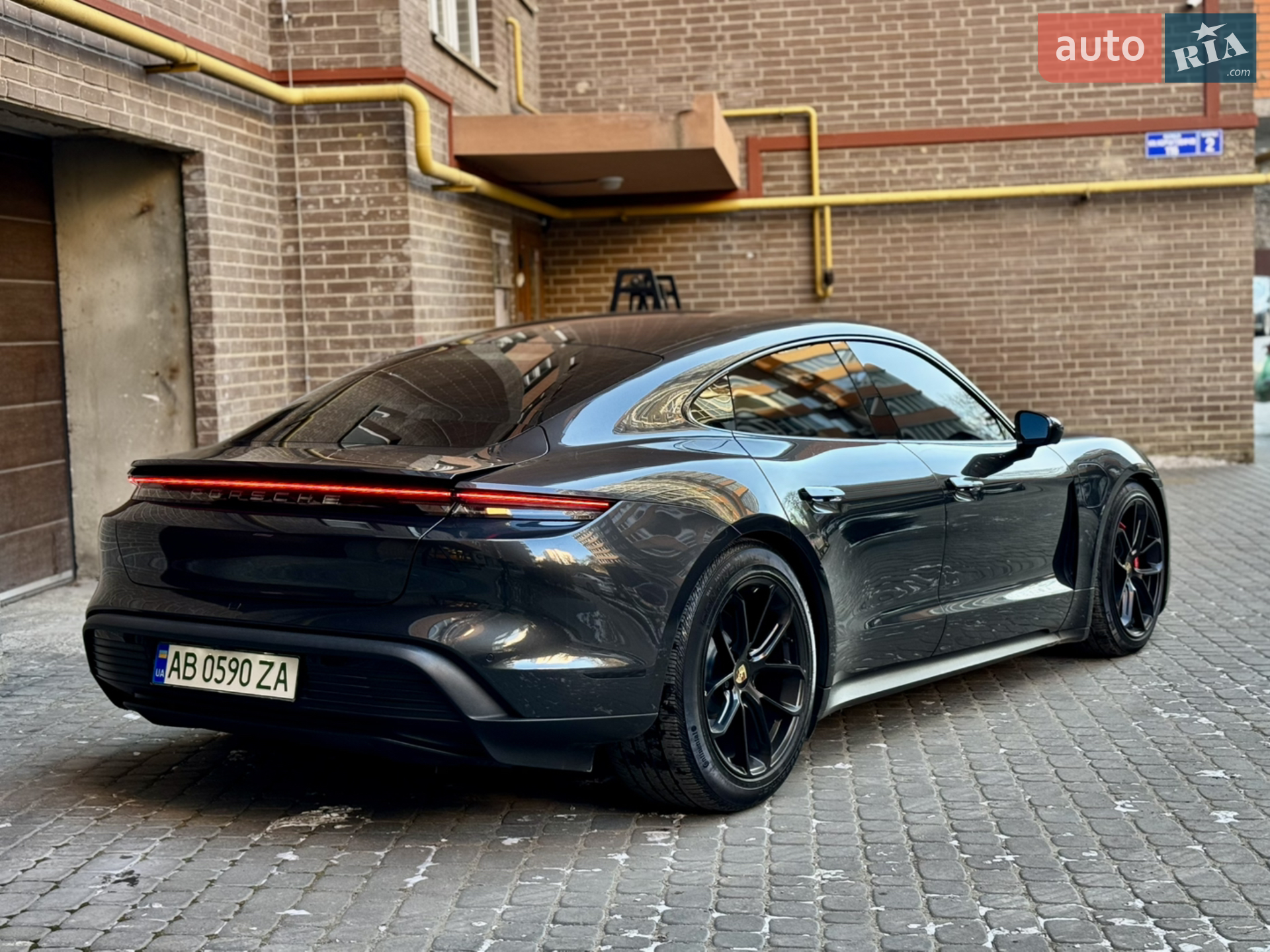 2021 Porsche Taycan - мініатюра 2
