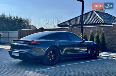Седан Porsche Taycan 2021 в 