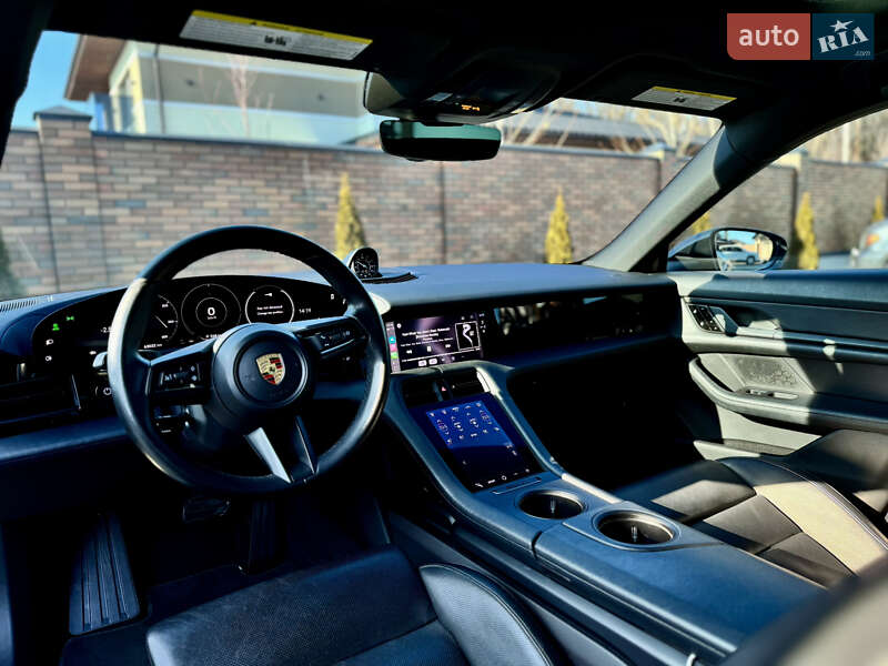Седан Porsche Taycan 2021 в Виннице