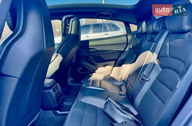 Седан Porsche Taycan 2021 в 