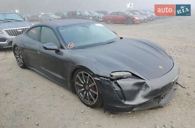 Седан Porsche Taycan 2021 в 