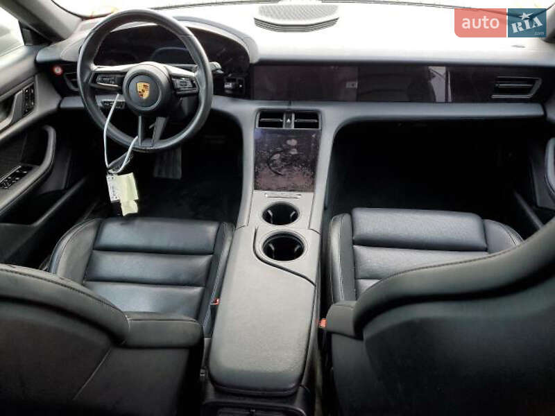 Седан Porsche Taycan 2021 в Виннице