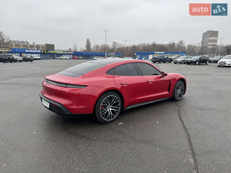 Седан Porsche Taycan 2022 в Киеве