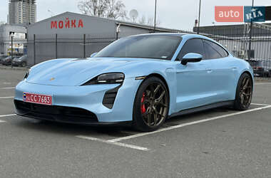 Седан Porsche Taycan 2021 в 