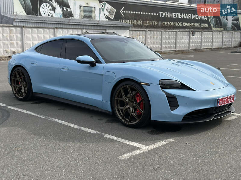 Седан Porsche Taycan 2021 в 