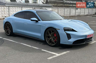 Седан Porsche Taycan 2021 в 