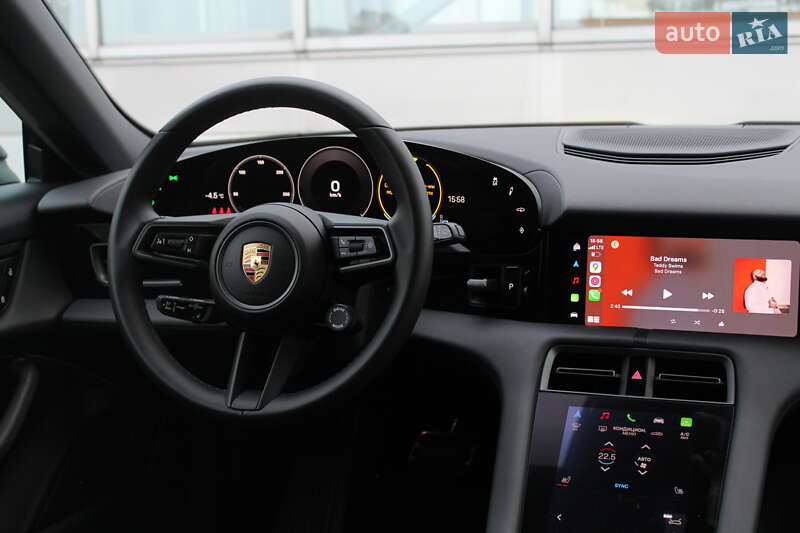 Седан Porsche Taycan 2024 в Киеве