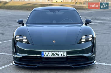 Седан Porsche Taycan 2021 в 