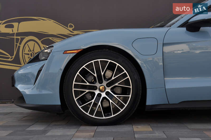 Седан Porsche Taycan 2022 в Киеве