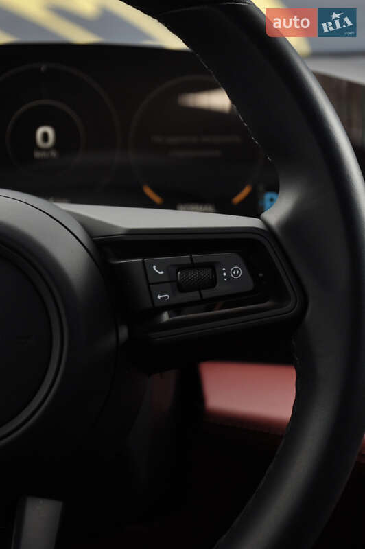 Седан Porsche Taycan 2022 в Киеве