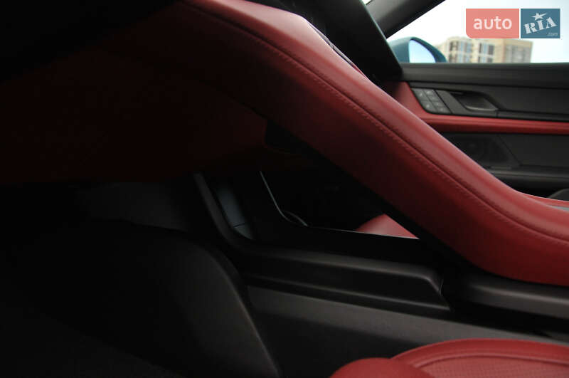 Седан Porsche Taycan 2022 в Киеве