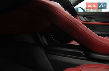 Седан Porsche Taycan 2022 в 