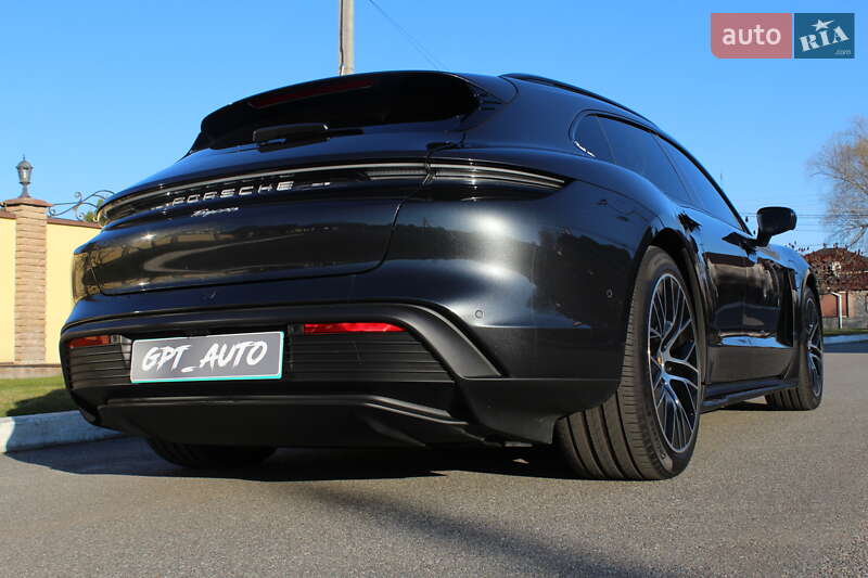 Седан Porsche Taycan 2024 в Киеве