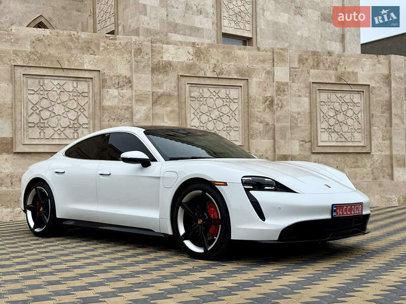 Седан Porsche Taycan 2020 в 