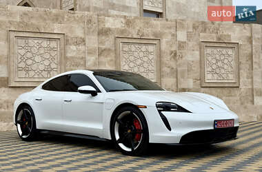 Седан Porsche Taycan 2020 в 