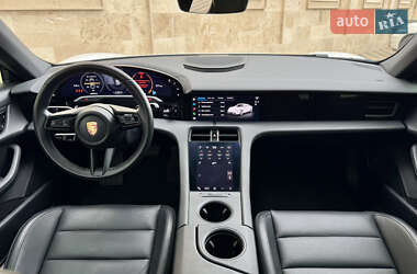 Седан Porsche Taycan 2020 в 