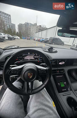 Седан Porsche Taycan 2021 в 