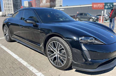 Седан Porsche Taycan 2021 в 