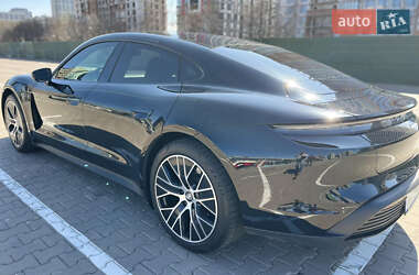 Седан Porsche Taycan 2021 в 