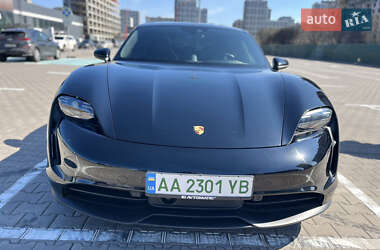 Седан Porsche Taycan 2021 в 