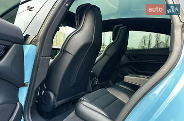 Седан Porsche Taycan 2020 в 