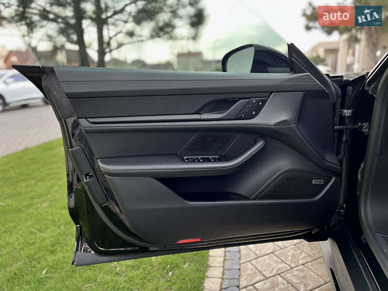 Седан Porsche Taycan 2022 в Одессе