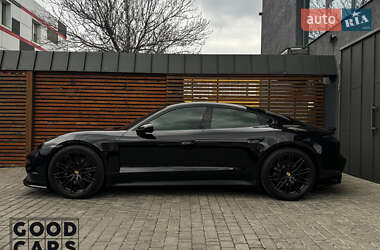 Седан Porsche Taycan 2022 в 
