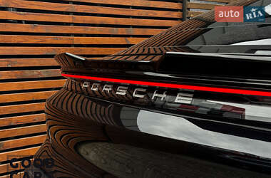 Седан Porsche Taycan 2022 в 