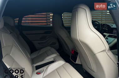 Седан Porsche Taycan 2022 в 