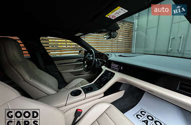 Седан Porsche Taycan 2022 в 