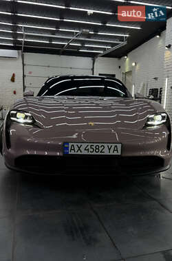 Седан Porsche Taycan 2021 в 