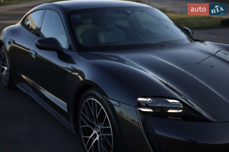 Седан Porsche Taycan 2020 в Львові