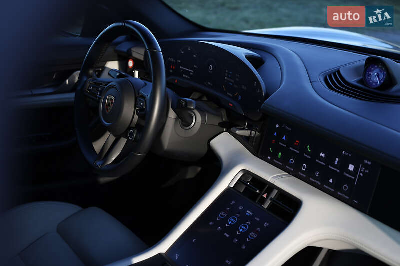 Седан Porsche Taycan 2020 в Львові
