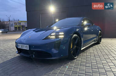 Седан Porsche Taycan 2022 в 