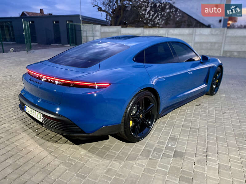 Седан Porsche Taycan 2022 в Киеве