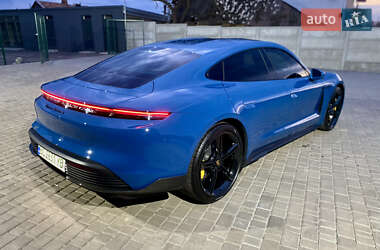 Седан Porsche Taycan 2022 в 