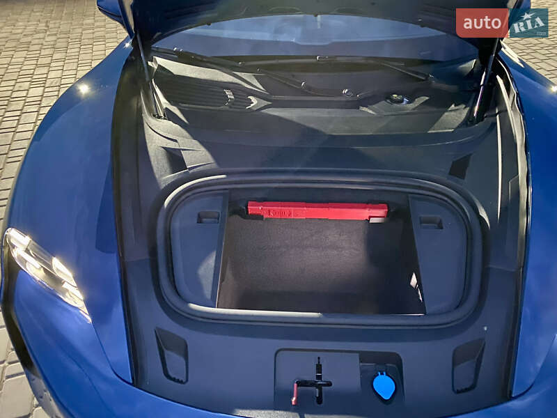 Седан Porsche Taycan 2022 в Киеве