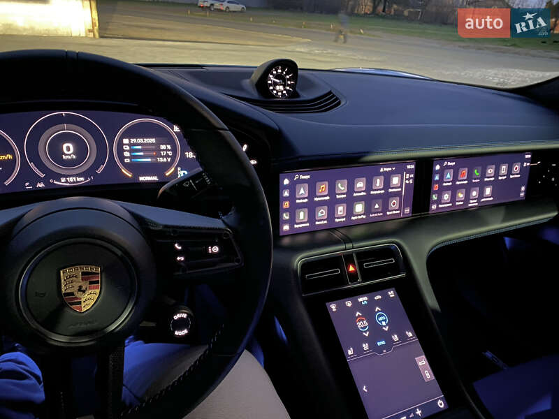 Седан Porsche Taycan 2022 в Киеве